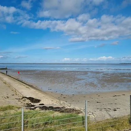 Im Erdgeschoss In 아파트 *